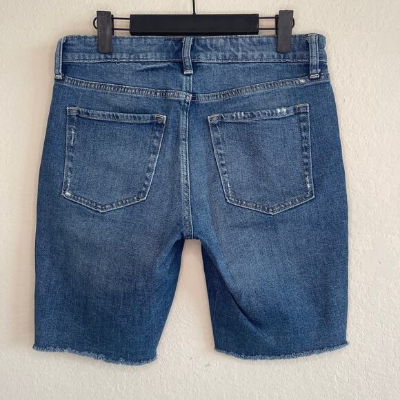 GAP 9” Bermuda Shorts Cut Off Hem Medium to Dark Wash Women’s - Size 4/27 - Picture 3 of 4